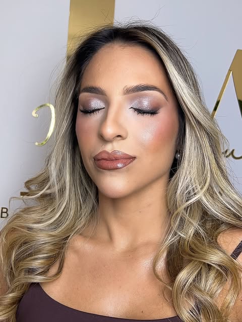Maquiagem glam feita pela Iza no studio